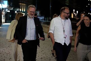 Ve Varech zapařil i vysmátý expremiér Fiala: Na festival vyrazil i Stanjura, ten se ale tvářil jako kakabus